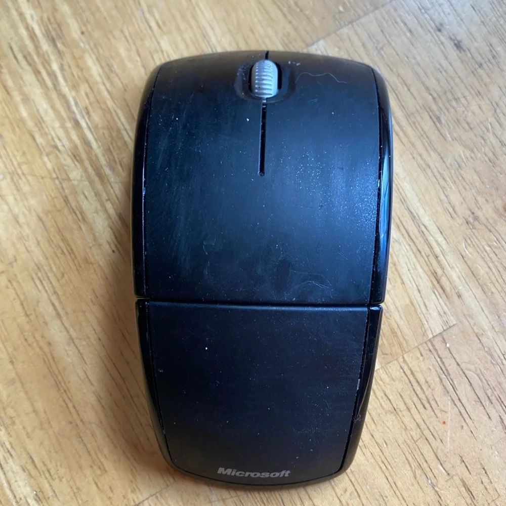 Used Microsoft Surface (C3K1349) Wired Arc Mouse black
